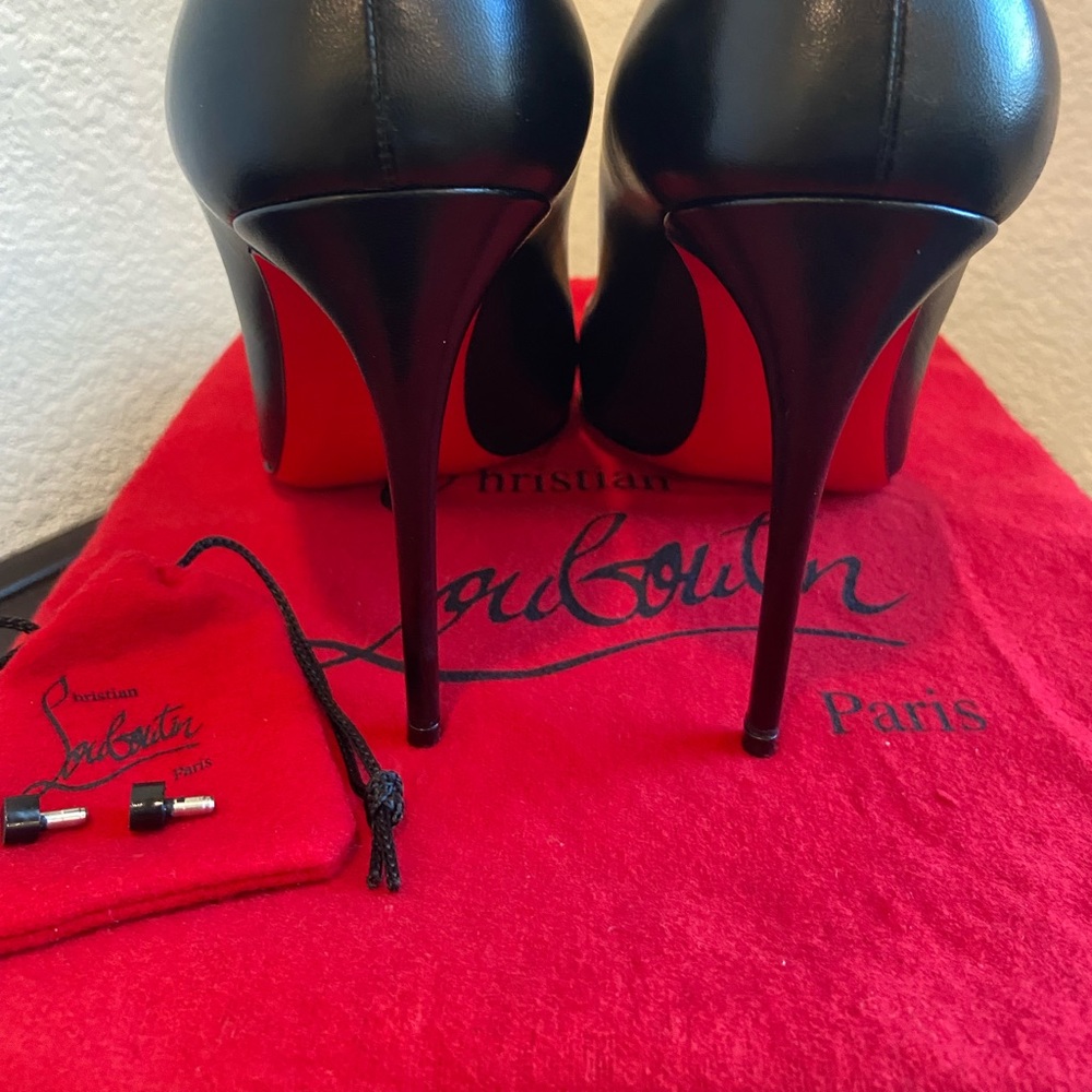 Christian Louboutin Classic Black Pigalle Follies. Si Gem